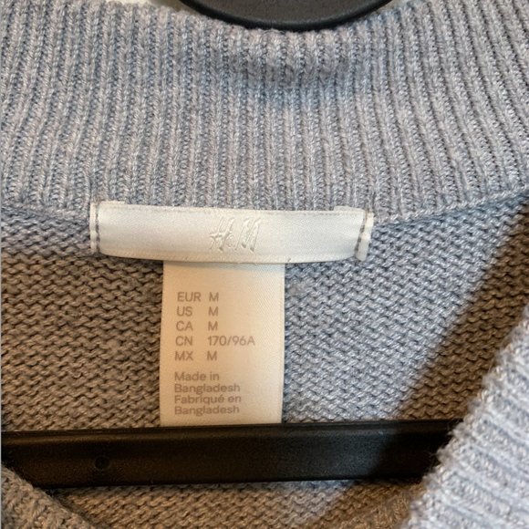 H&M Mock Neck Sweater - Picture 2 of 2